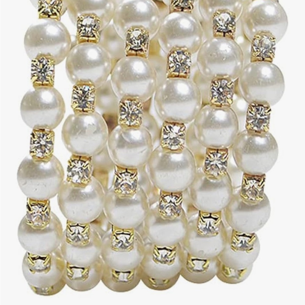 Elegant Pearl and Gold Bracelet - Picture 2 of 4